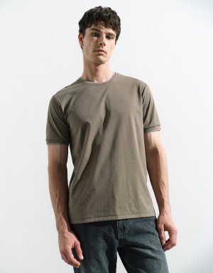 Urban Revivo Crew Neck Straight Men's T Shirts Khaki | CWD3144VH