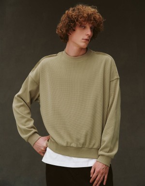 Urban Revivo Drop Shoulder Sleeve Crew Neck Men's Sweatshirts Khaki | AGO4051BY