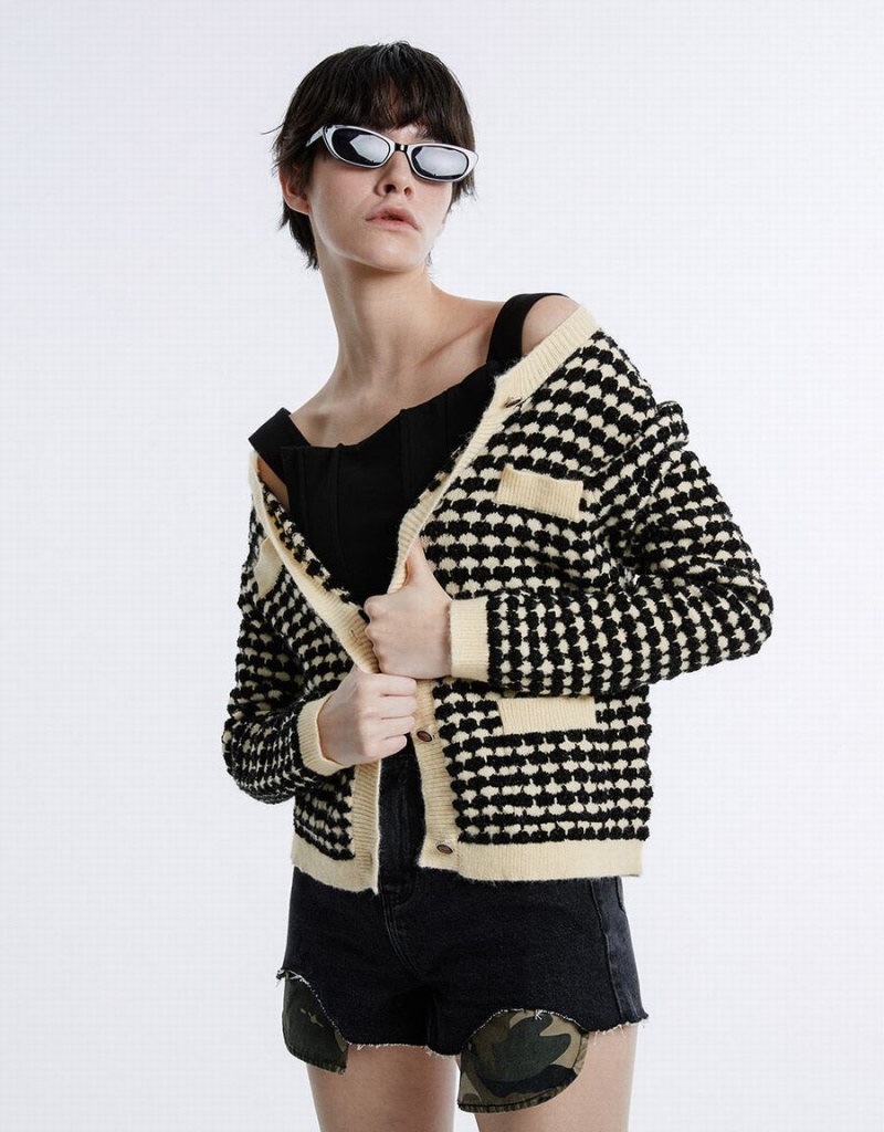 Urban Revivo Checkered Women's Cardigan White | UUF9198HN