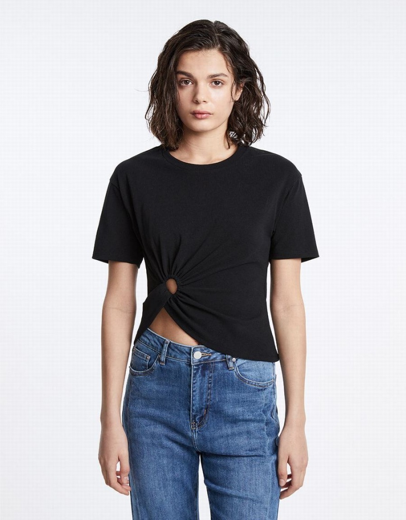 Urban Revivo Cropped With Ring Detail Women's T Shirts Black | EDJ2640OT