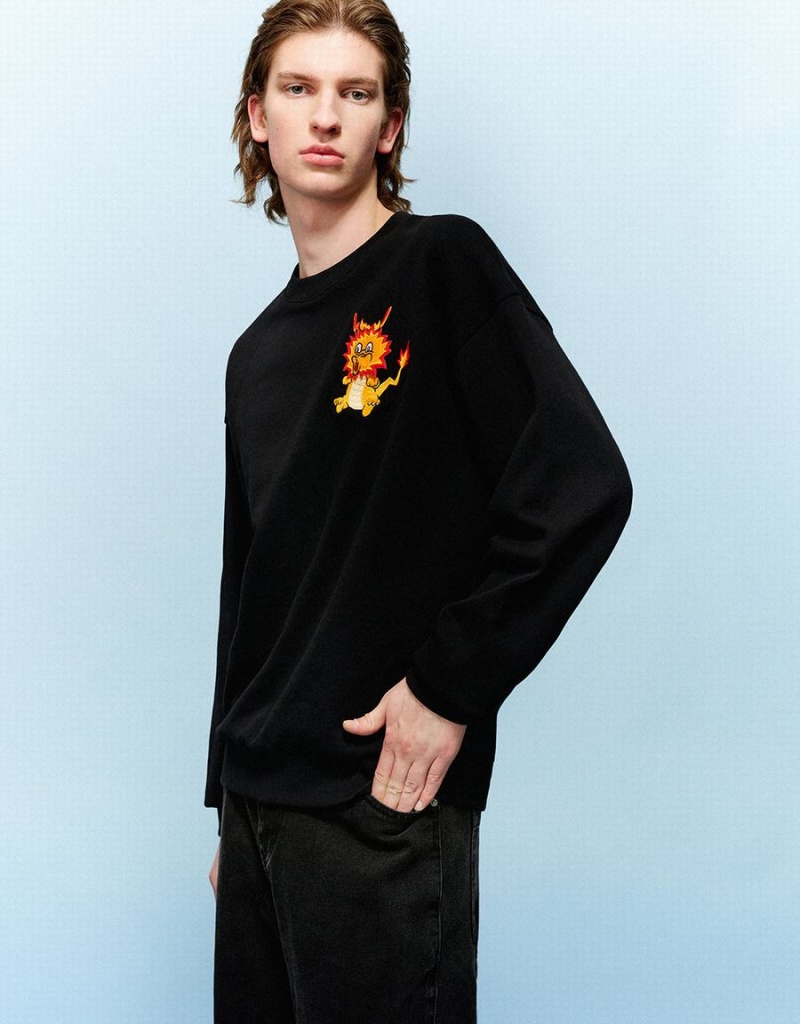 Urban Revivo Dragon Embossed Crew Neck Men's Sweatshirts Black | TUJ947GN