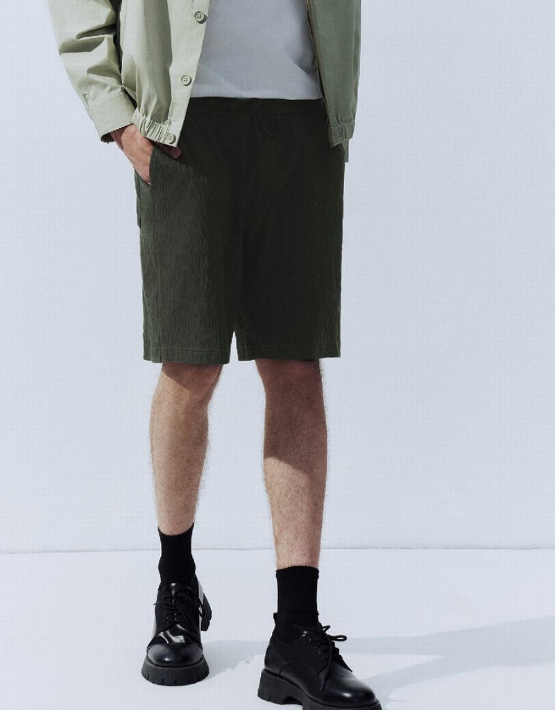 Urban Revivo Loose Men's Shorts Green | PBS1675NG