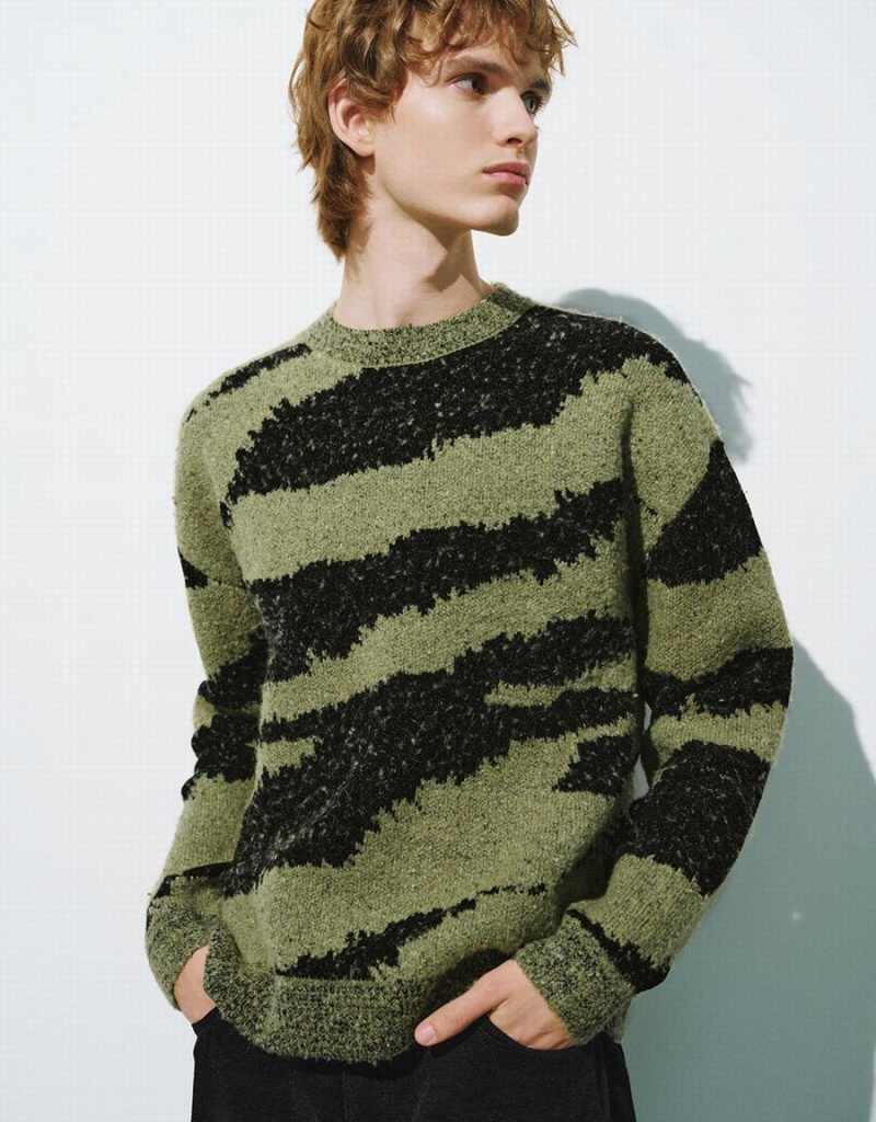 Urban Revivo Zebra Printed Crew Neck Knitted Men's Cardigan Green | DEY8090MB